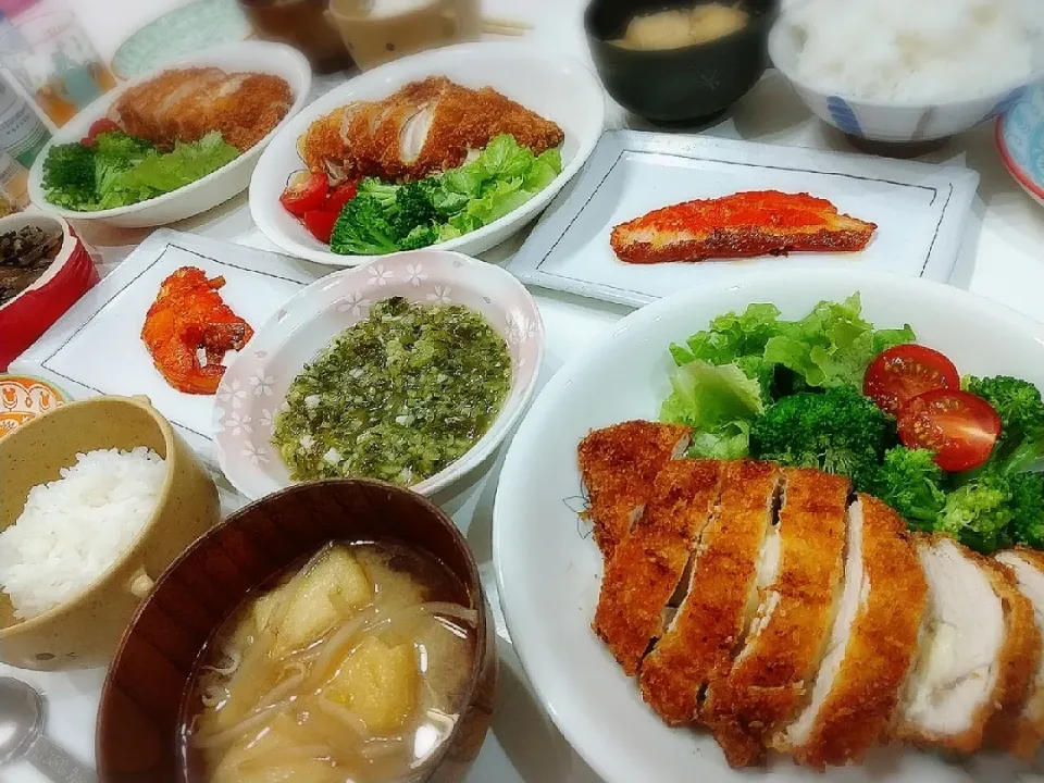 夕食(*^^*)
チーズチキンカツ&サラダ
カレイのみりん焼き
ぶっかけだしめかぶ
ひじき煮
お味噌汁(もやし、油揚げ)|プリン☆さん