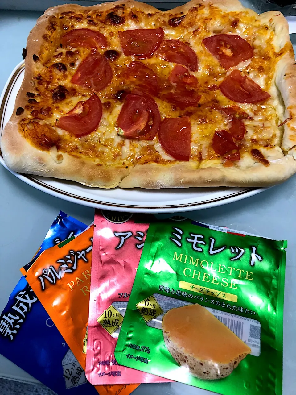 Snapdishの料理写真:チーズ🧀4種の美味しいチーズピザ🍕|Asa Eiさん