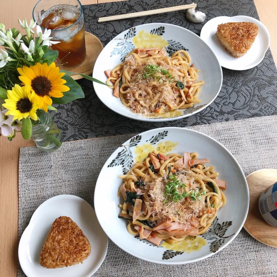 8/8❤︎休日ランチ🍃醤油焼うどん&焼きおにぎり❤︎

#お昼ごはん #休日ランチ #おうちごはん #おうちカフェ #焼うどん #焼きおにぎり #花のある食卓 #花のある暮らし #クッキングラム #お料理日記 #airkitchen|Makinsさん