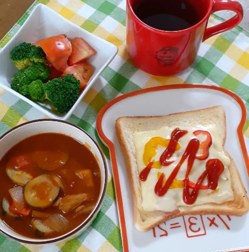 パプリカのピザトーストとズッキーニのカレースープでブランチ|makikoさん