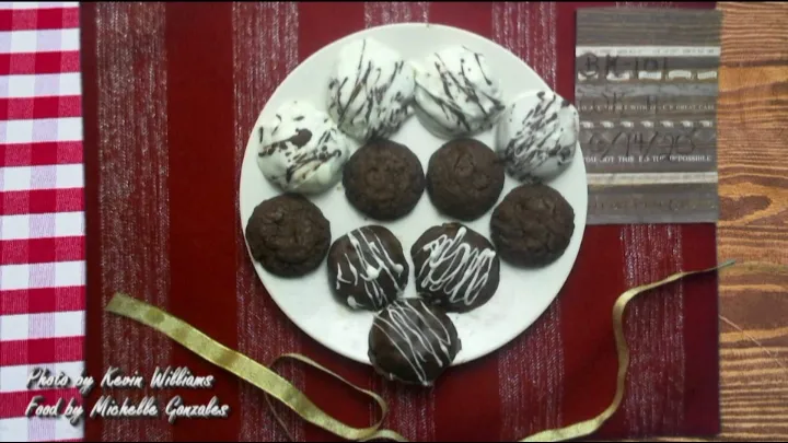 Double Chocolate cookies, Dipped in dark Chocolate and White Chocolate|Pastry Chef Meshaさん