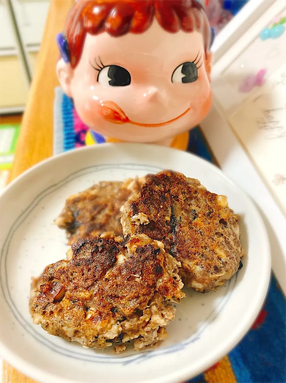 手掴み食べシリーズ♡きくらげとひじきが入ったお豆腐いわしハンバーグ。|ぽき。さん