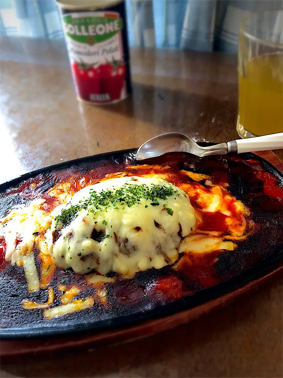 コンビニのハンバーグinトマト🍅|かさちゃんさん