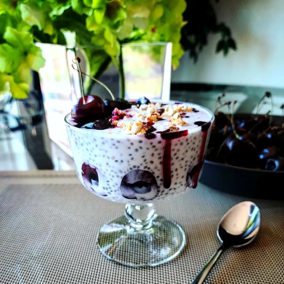 Coconut Chia Pudding with Cherry Compote Drizzle|Jbunny Caféさん