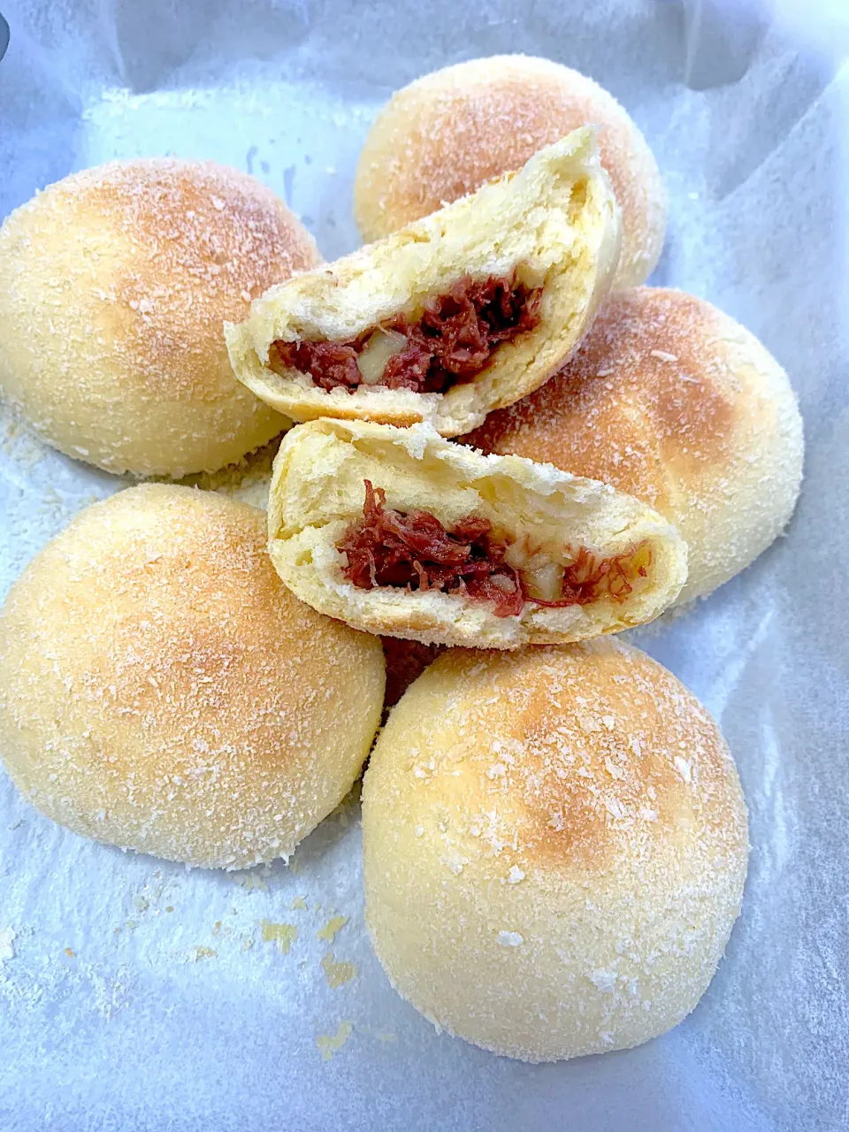 Snapdishの料理写真:Pandesal w/ cornbeef|gachiyunaoさん