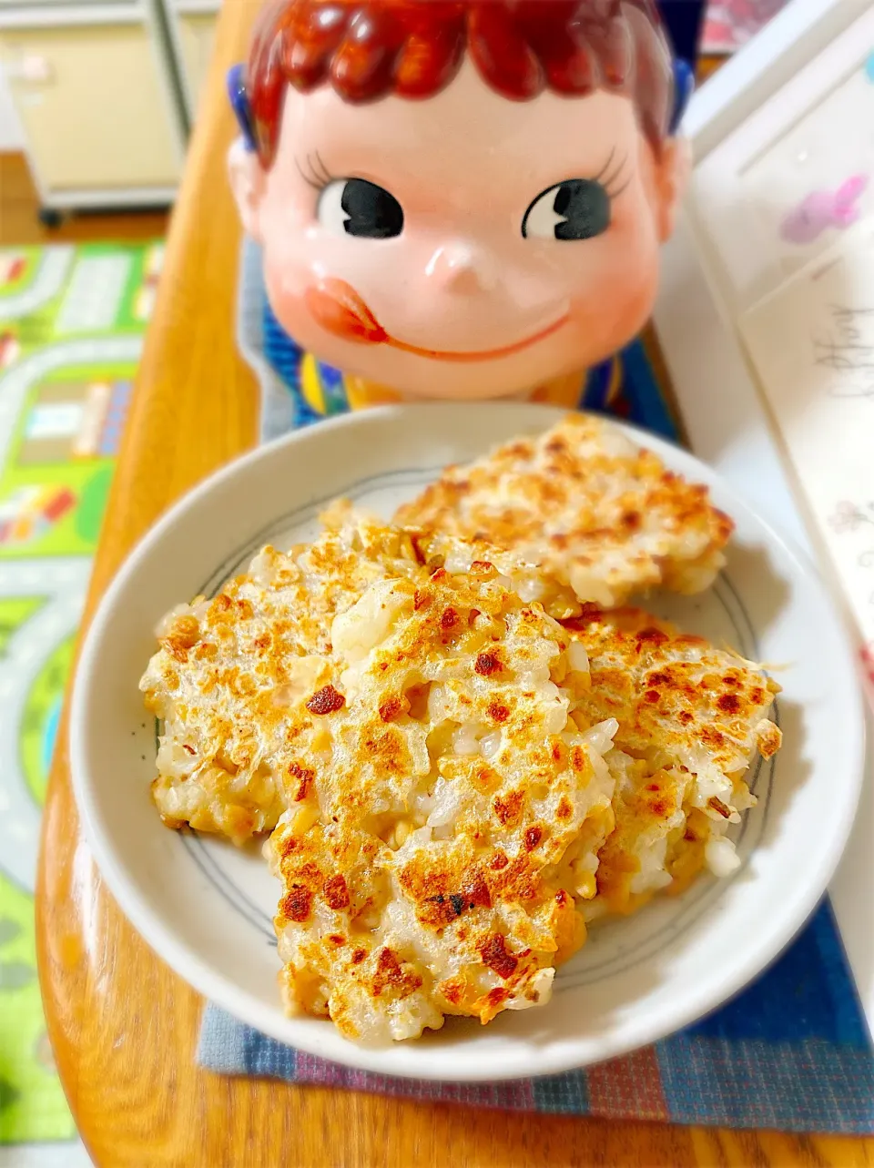 手掴み食べシリーズ♡粉チー納豆焼きおにぎり。|ぽき。さん