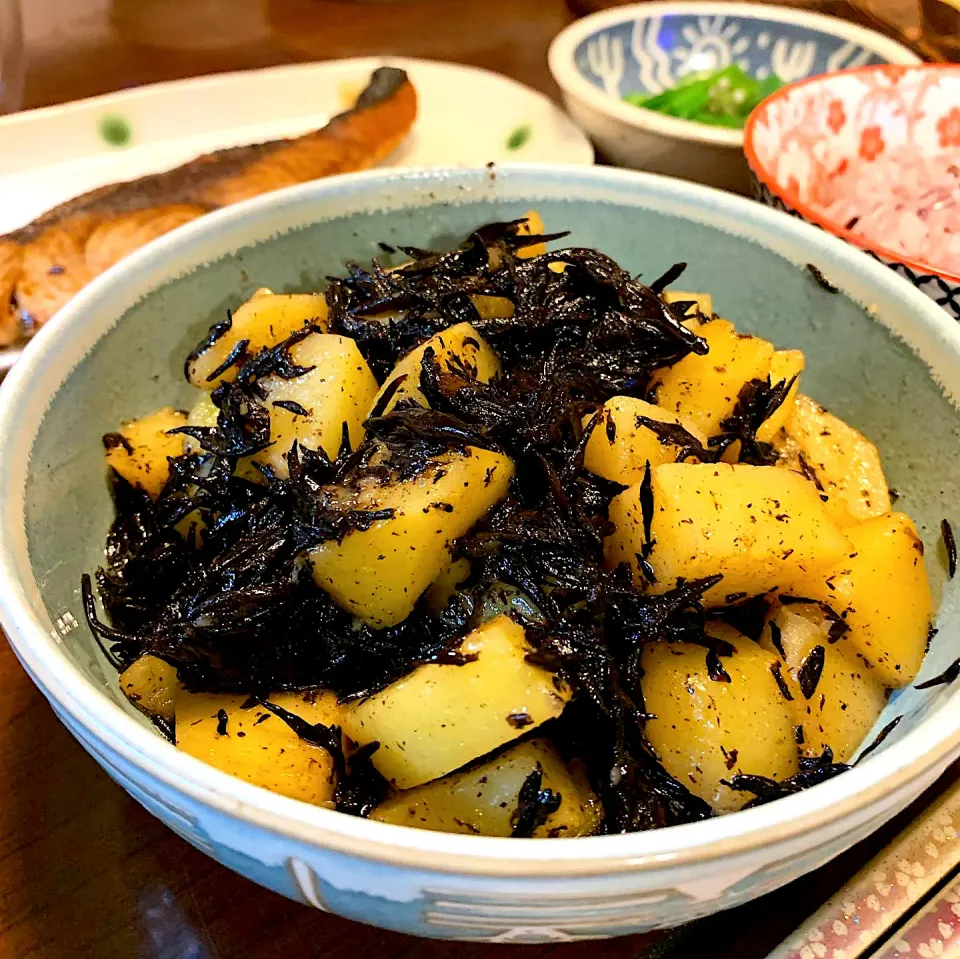 Snapdishの料理写真:ひじきとじゃが芋煮🥔|みっこちゃんさん