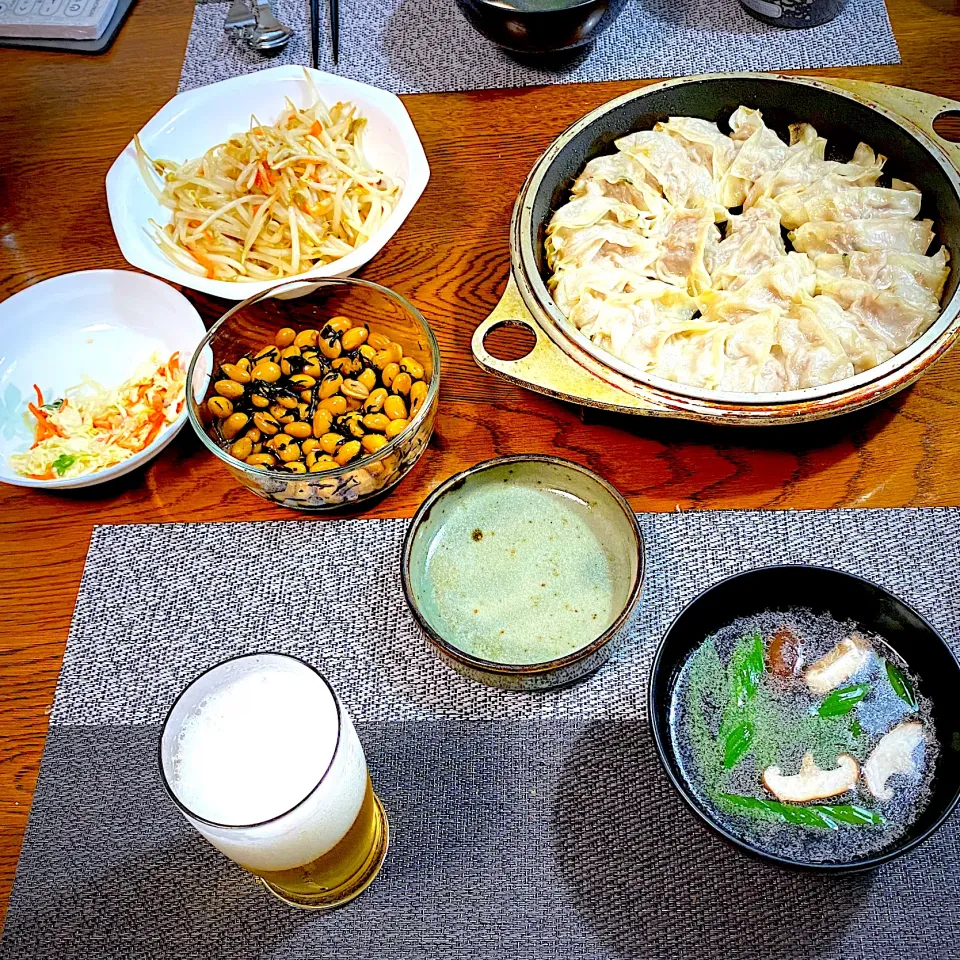 餃子、もやし炒め、中華スープ、ビール|yakinasuさん