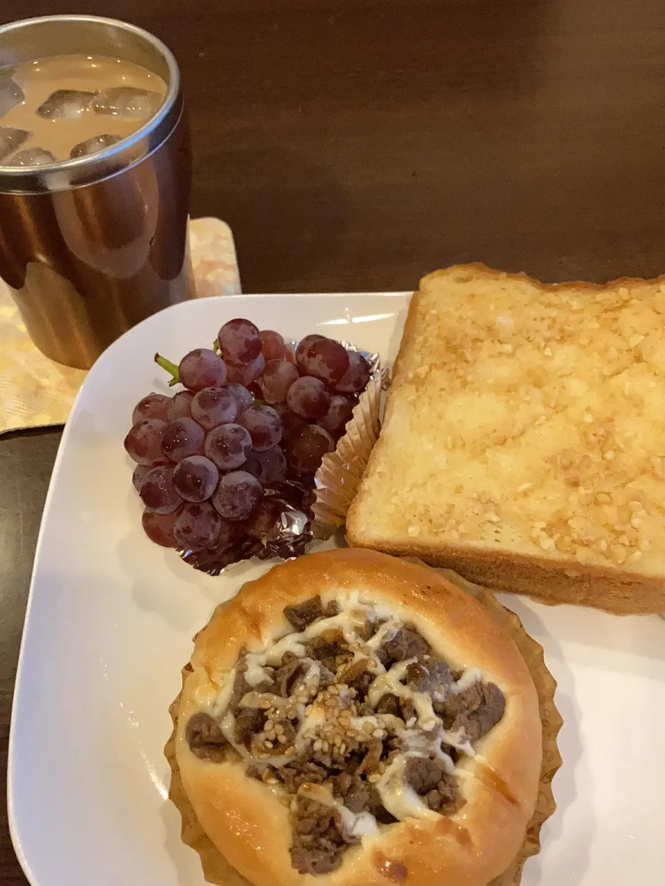 真鍋製パンの焼肉パンとピーナツバターパン|なつこいっきママさん