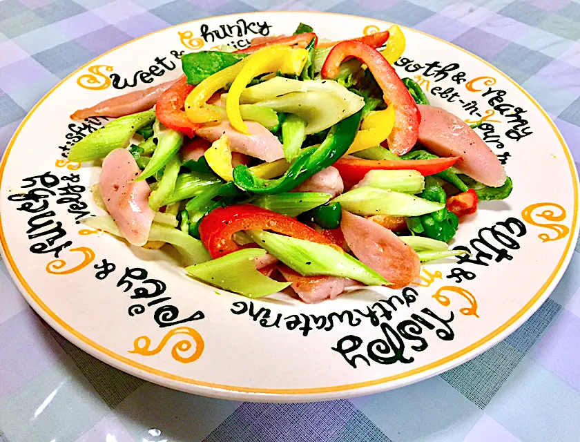 味付けは塩胡椒だけ!
ソーセージと夏野菜の炒め物
|akopeko ◡̈⋆さん