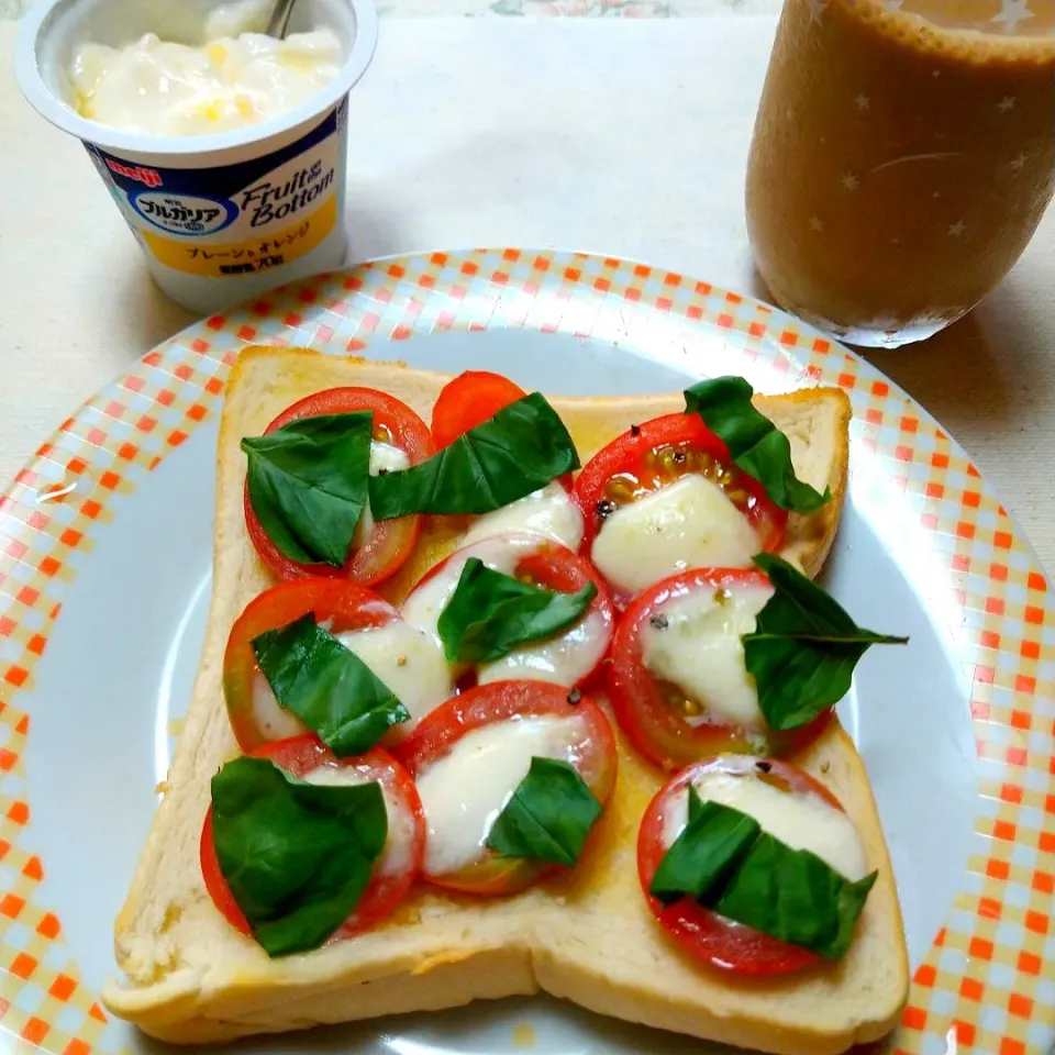 カプレーゼトースト🍅|うたかた。さん