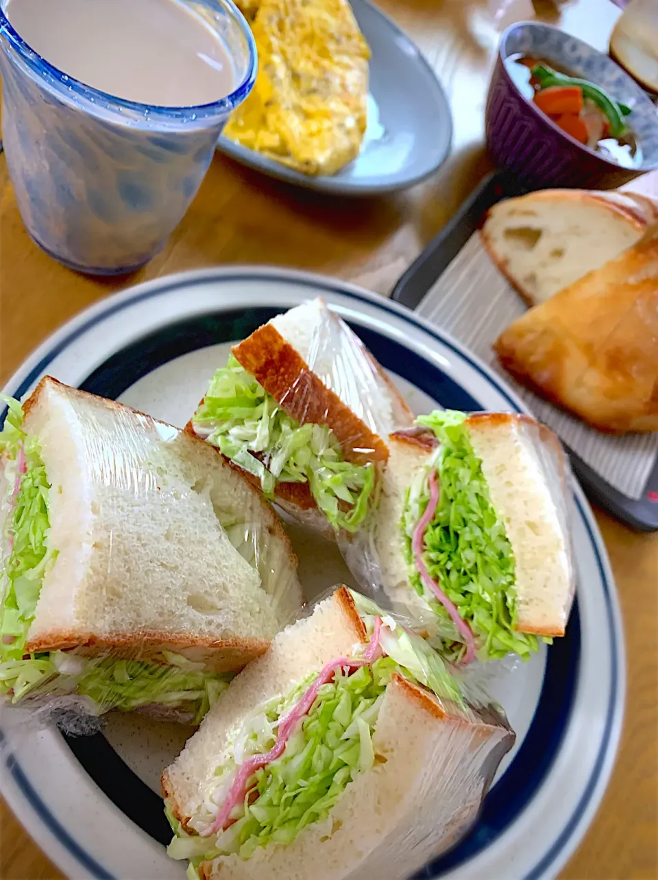 朝ごはんはカンパーニュサンド|あやさん