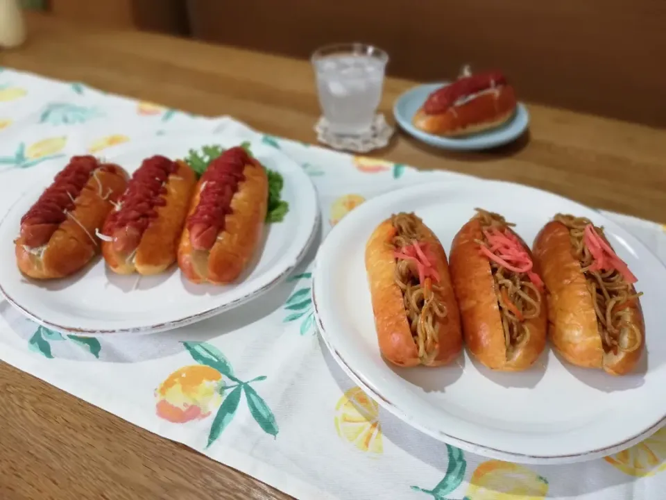 焼きそばパンとホットドッグ|ちゃこさん