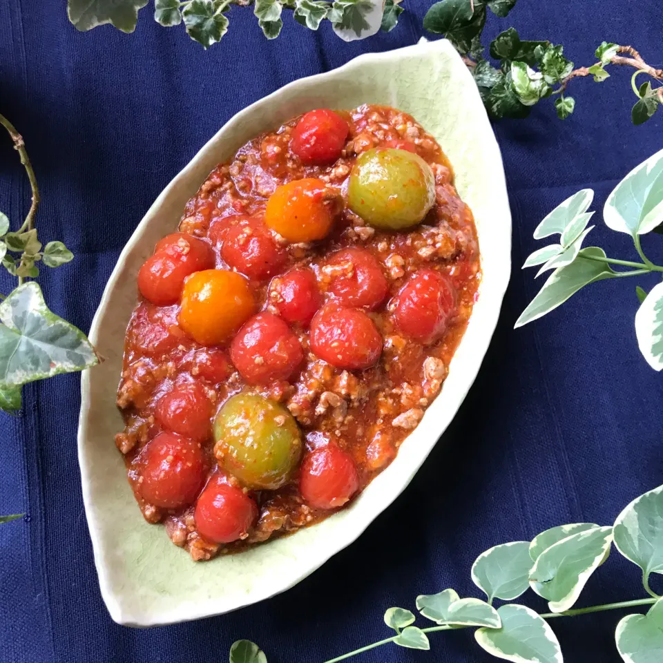 Snapdishの料理写真:🍚🥢飯ドロボ〜ッ‼️🍅🥄味濃い夏のプチトマト で麻婆トマト🍅🥄旨辛甘酸っぱ〜っ🍚🥢|Hollyさん