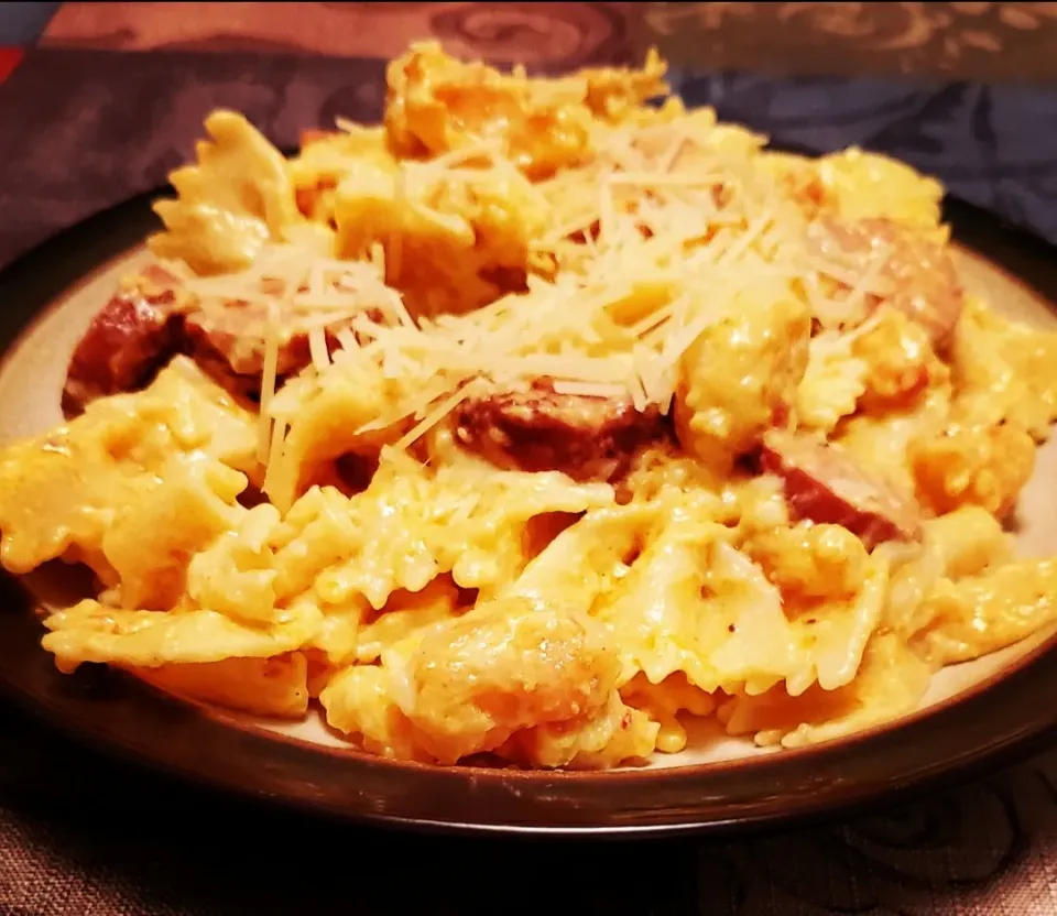 Keke's dish Crawfish Tails, Shrimp, Hot Links Pasta in a Cajun Alfredo sauce topped with Parmesan Cheese.|Kekeさん