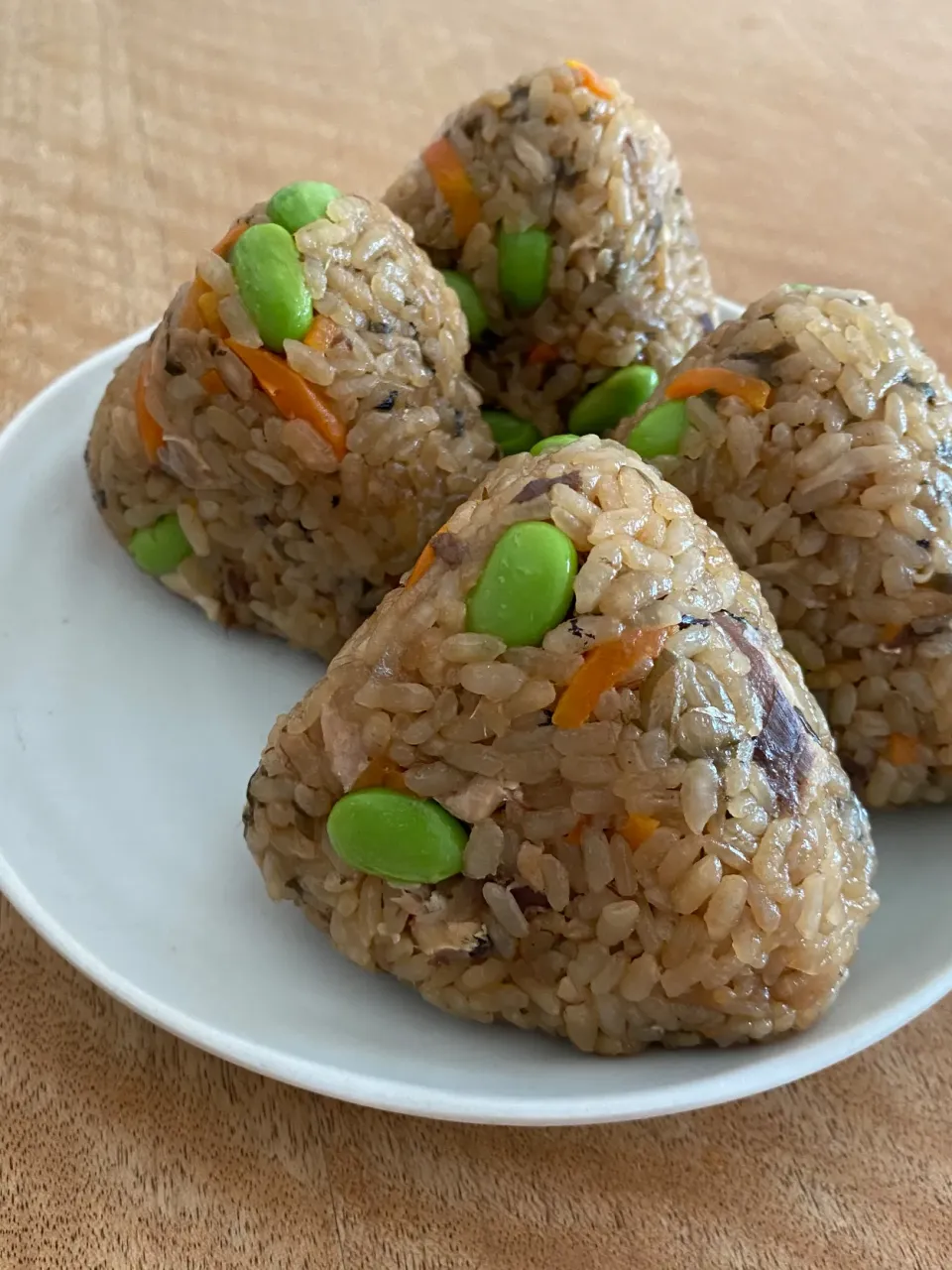 Snapdishの料理写真:サバ缶塩昆布飯のおにぎり🍙|Sakikoさん