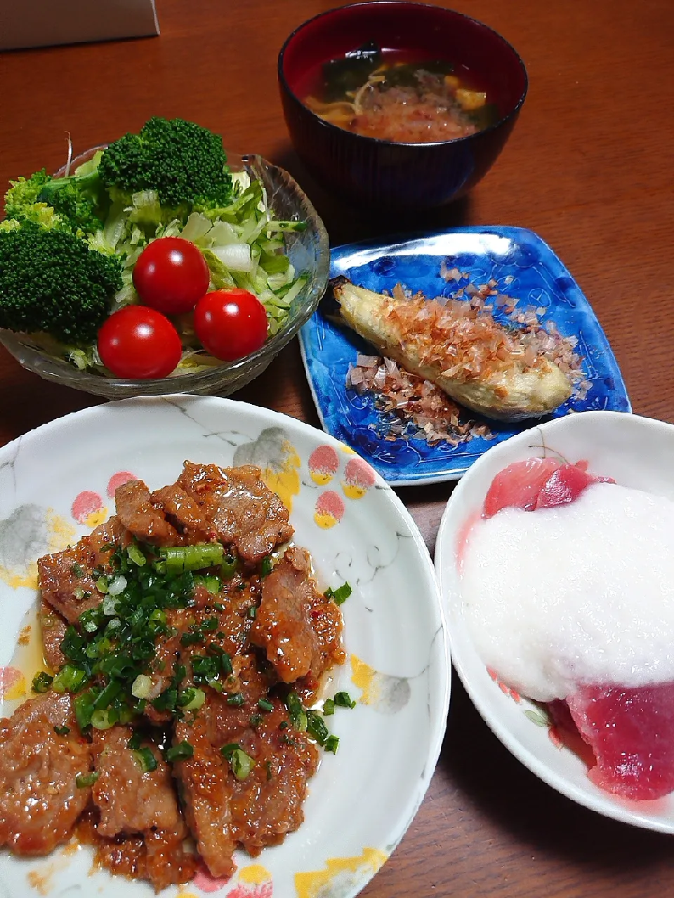 豚肉のスタミナ焼き
マグロの山かけ
焼き茄子
サラダ|ぱやさん