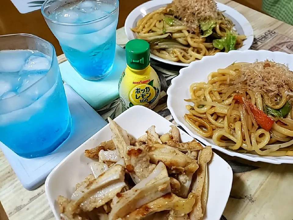 焼きうどんと鶏軟骨とブルーハワイ🌴|aiさん