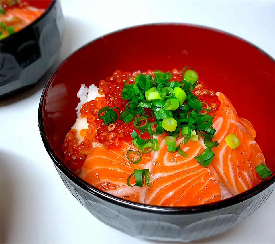 Snapdishの料理写真:サーモンいくら丼|yuki🍎さん