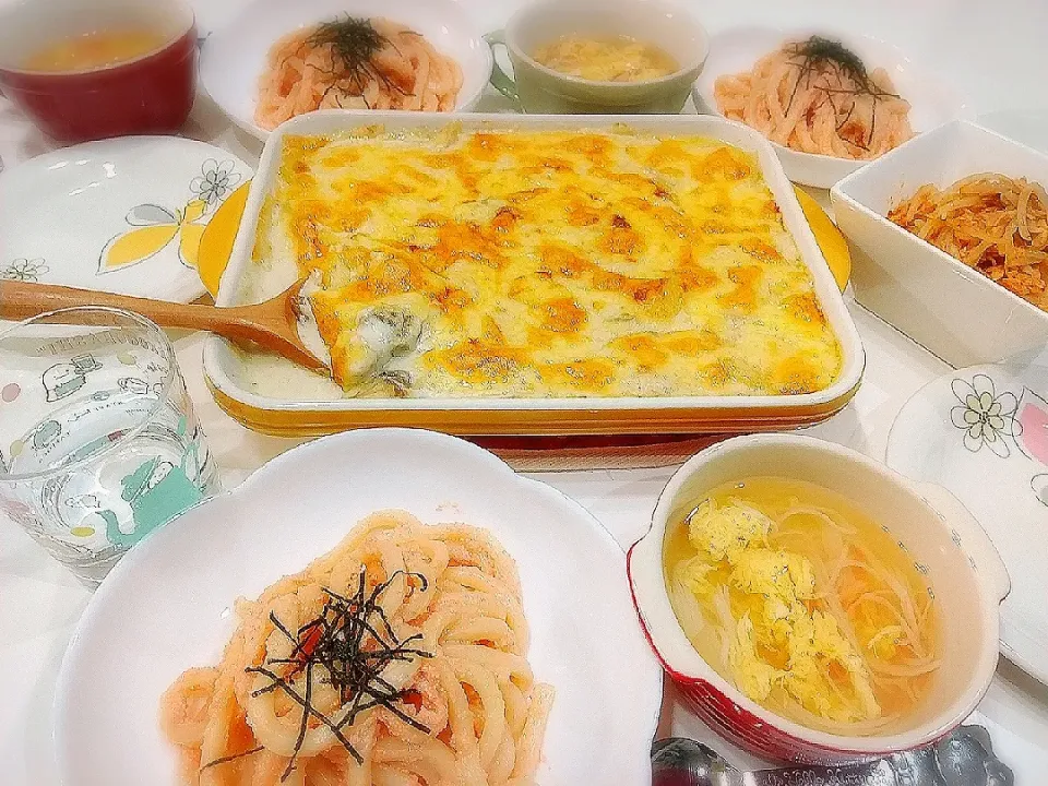 夕食(*^^*)
タラコうどん(バター醤油)
舞茸とポテトチキングラタン
もやしとツナの食べラーナムル
カニカマと卵のコンソメスープ|プリン☆さん