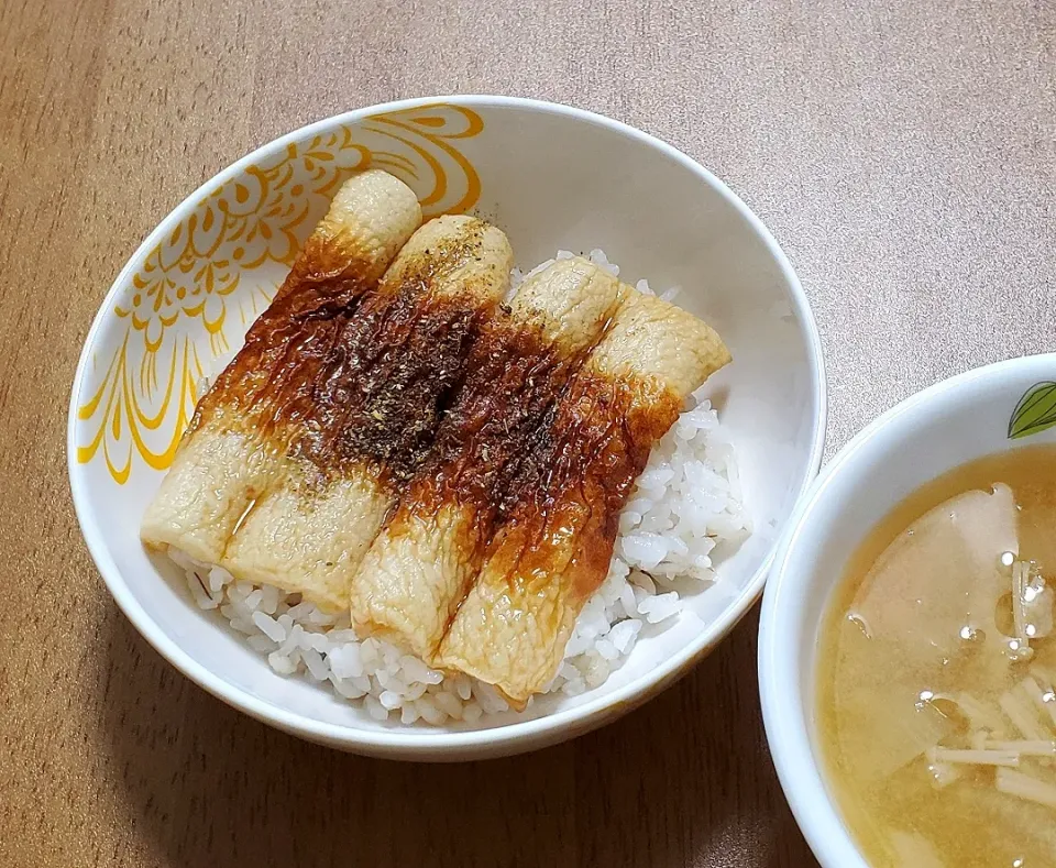 竹輪の蒲焼き
大根とにんじんとえのき茸の味噌汁|ナナさん