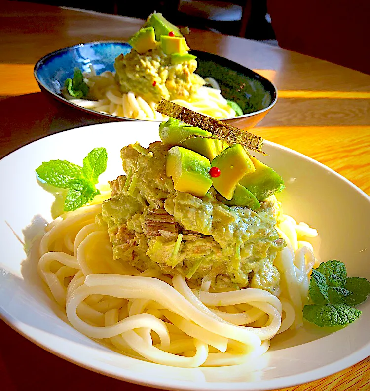 Snapdishの料理写真:和風アボカドツナマヨうどん🥑|Satomi Sakaueさん