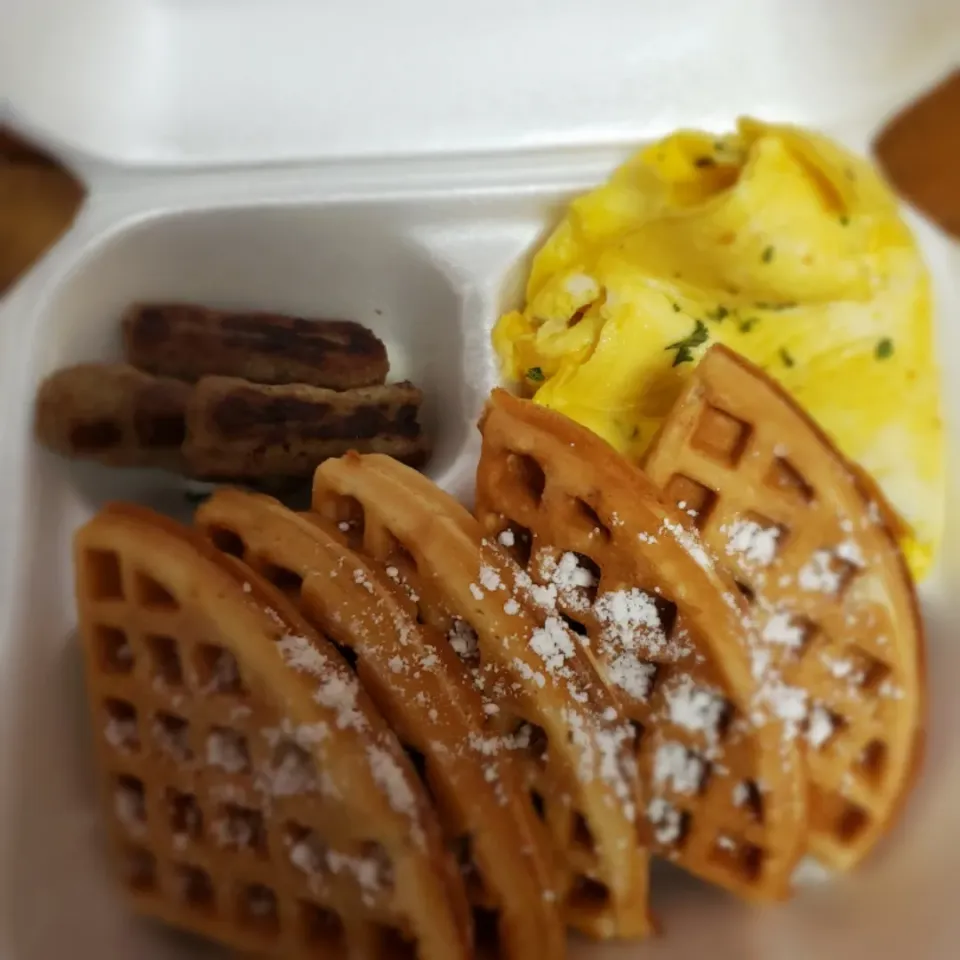 waffle eggs and sausage|kevaさん