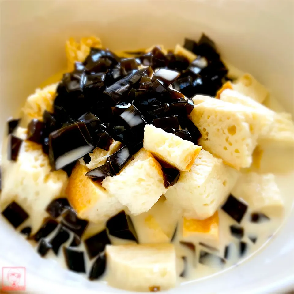 Brunch: bread + grass jelly + milk tea, summer food really taste good.|MI 「いどりす」さん