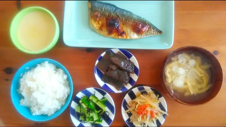 鯖の塩焼き定食😋🍚🎶✨

魚料理続きですが、息子が魚好きで助かります😁　　　|アイさん