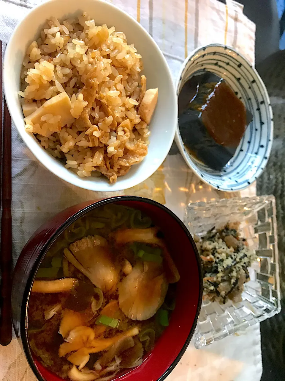 竹の子ごはん、ヒラタケとネギのお味噌汁と副菜|mikey-minnieさん