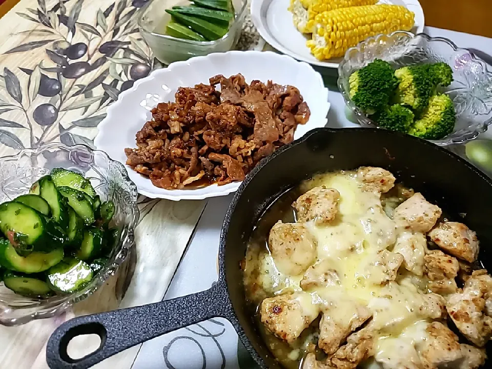 オクラ・とうもろこし・プルコギ・チーズ鶏肉・ウメきゅう|aiさん