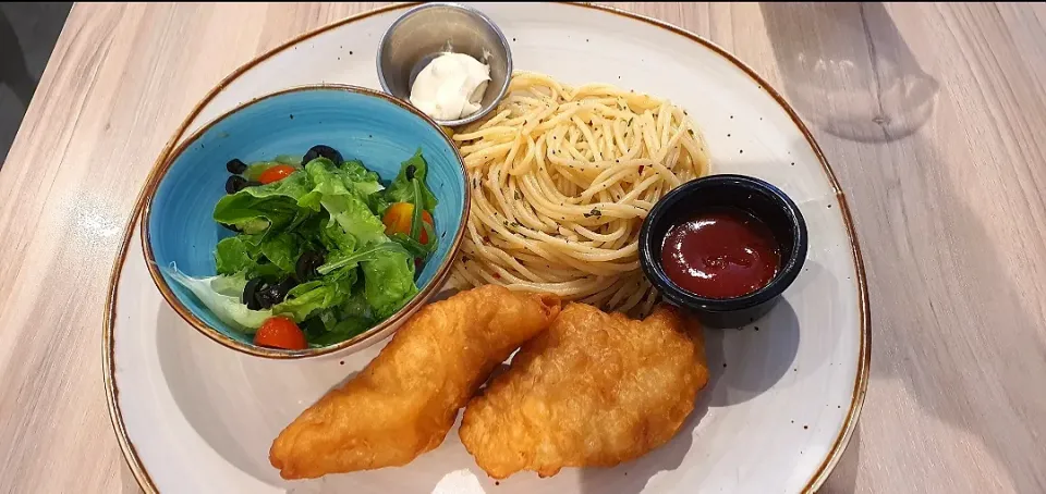 Snapdishの料理写真:Dinner Fish & Chips Pasta @ Hot Tomato 🍅|🌷lynnlicious🌷さん