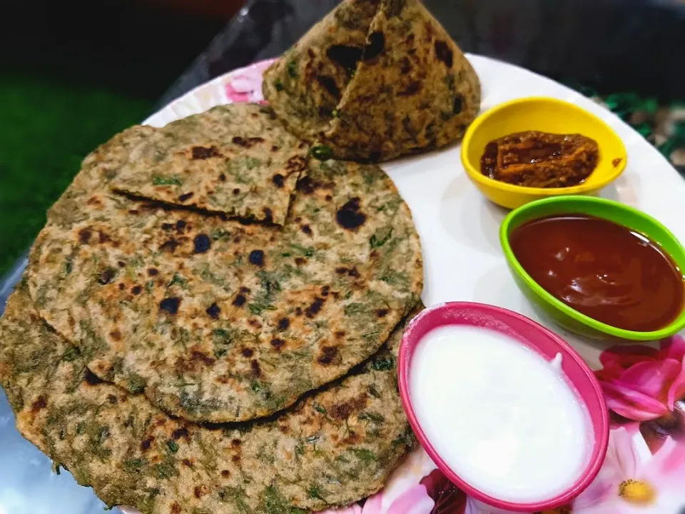 Soya Paratha with Mango Pickle,  yoghurt  & Tomato Sauce|Swaad India Kaさん