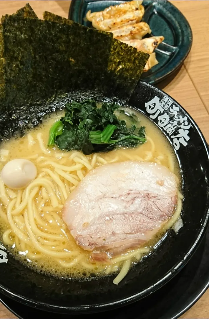 近くのラーメン屋さんで夜ごはん🍜|しまだ ちえこさん