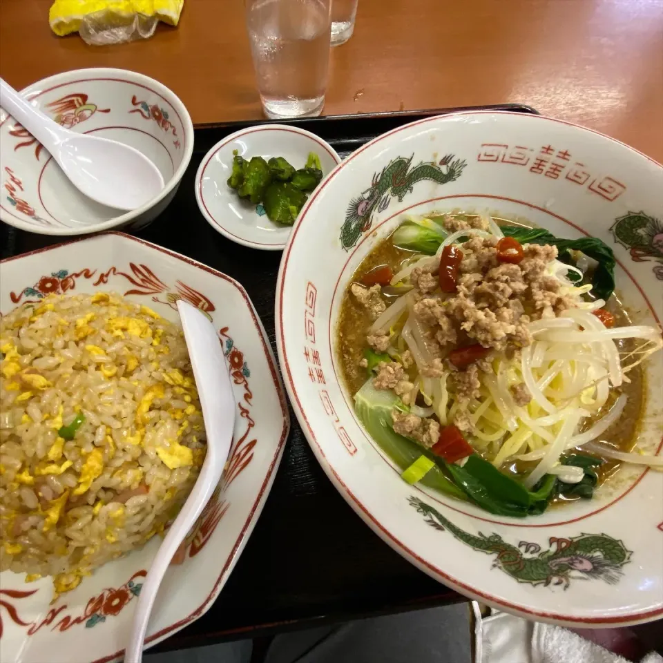 海幸館のラーメンセット（台湾冷麺＋チャーハン）|Morito Kamiyaさん