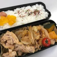 Snapdishの料理写真:大学生息子　生姜焼き弁当|るうるうさん