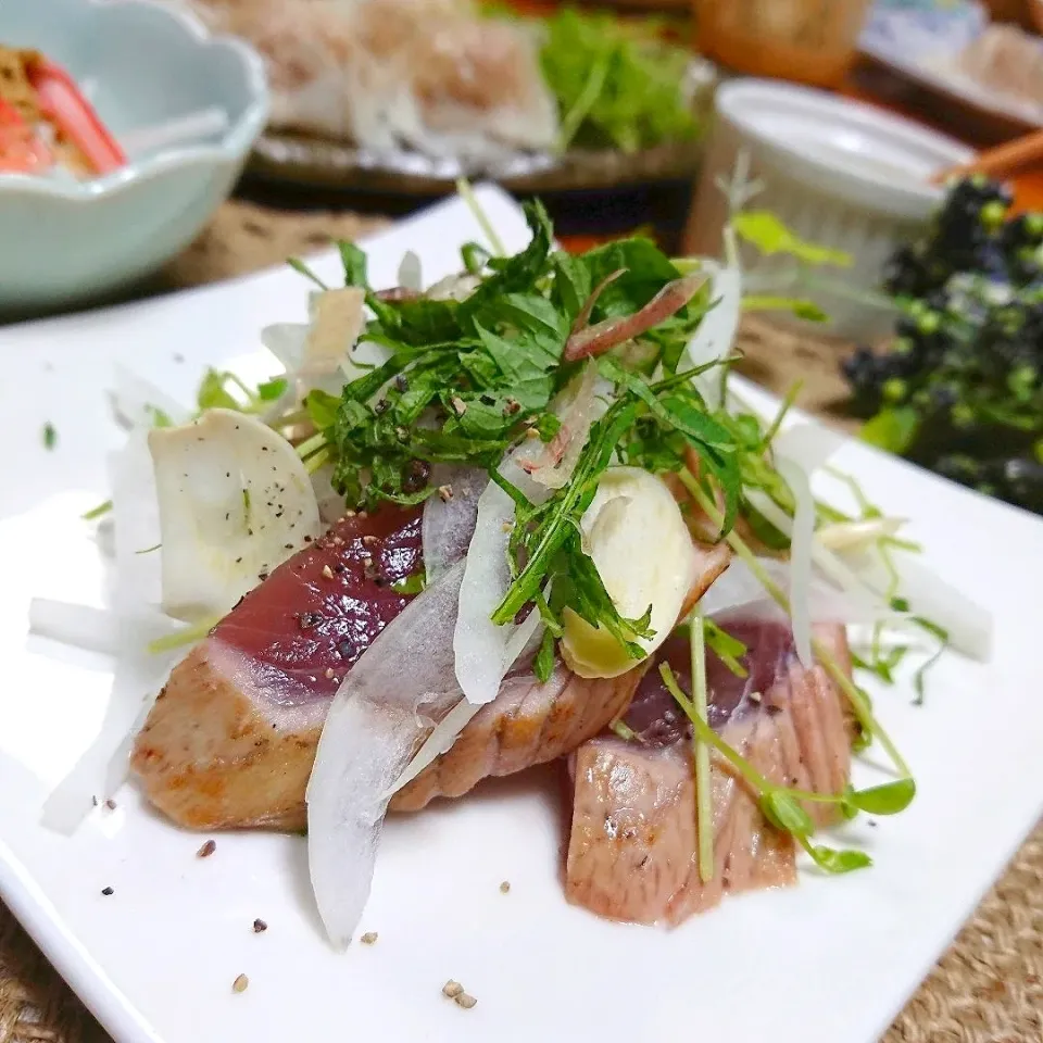 sakurakoさんの料理 鰹のたたき　たっぷり薬味のサラダ仕立て|とまと🍅さん