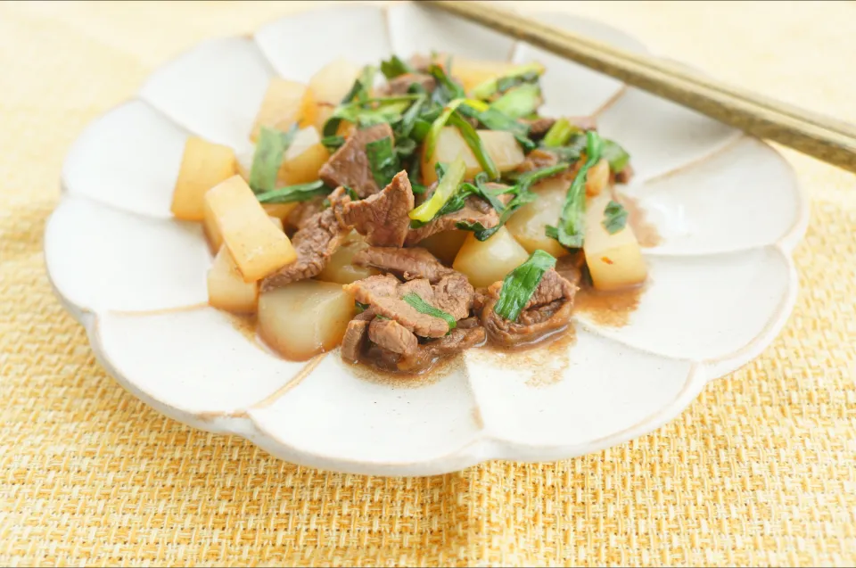 初ジビエ料理！
知床産エゾシカ肉とこんにゃくとにらのピリ辛しょうゆ炒め|ちいさなしあわせキッチンさん