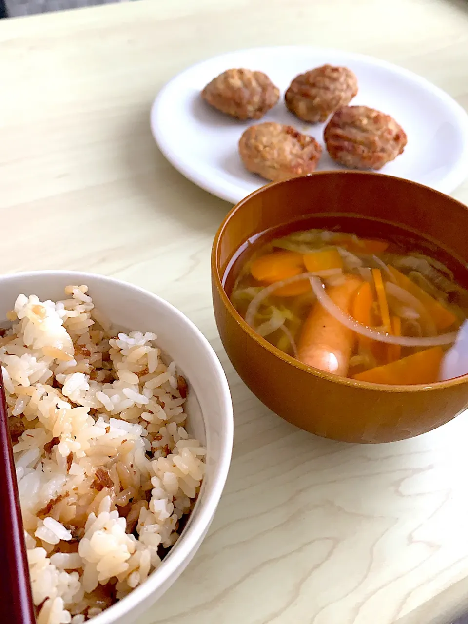 コンソメスープとカツオご飯とミニハンバーグ|hiroさん