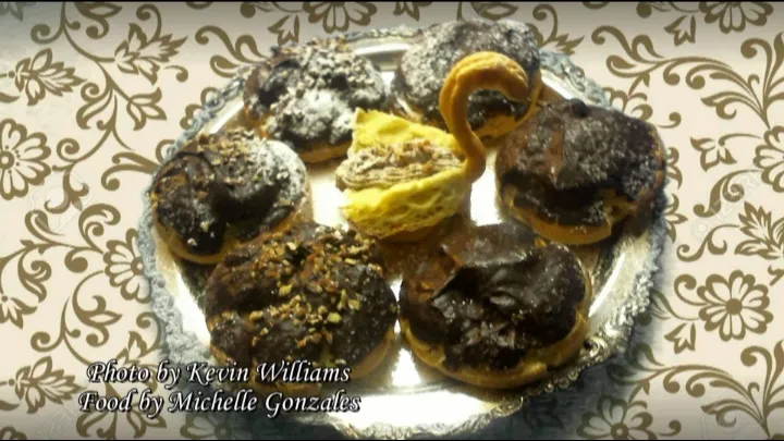 Extra Large Cream Puffs with cookies and cream filling.|Pastry Chef Meshaさん