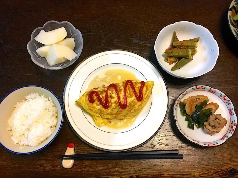 オムレツ、オクラの梅和え、ちくわとピーマンの煮物、梨|カドラさん