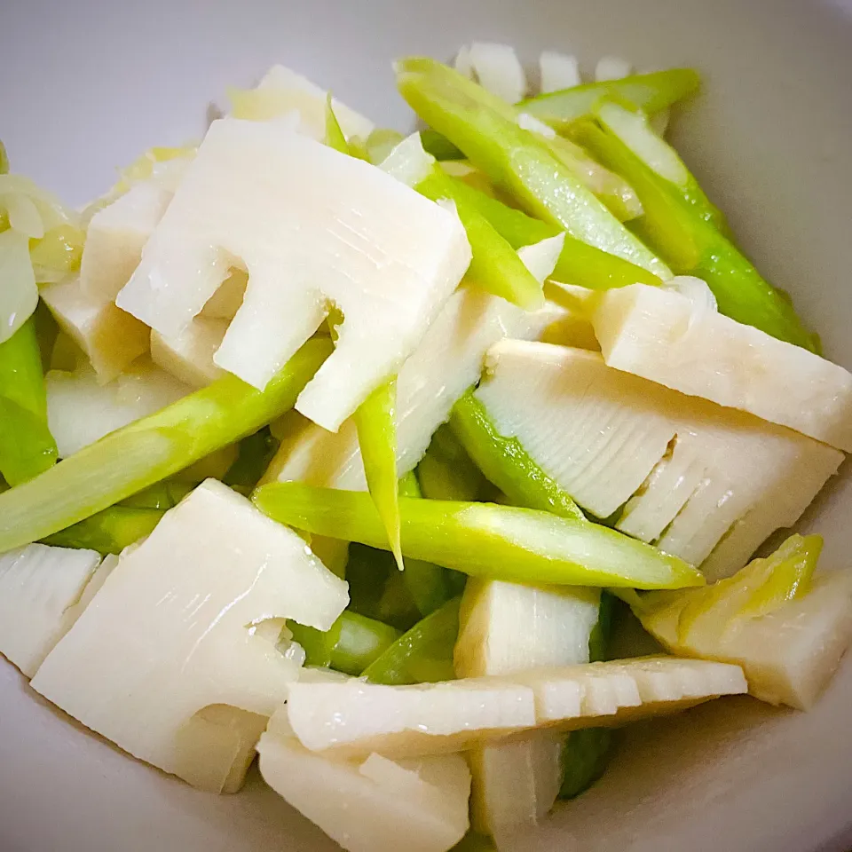 Stir fry of asparagus and bamboo shoot: the shoots vegetables|MI 「いどりす」さん