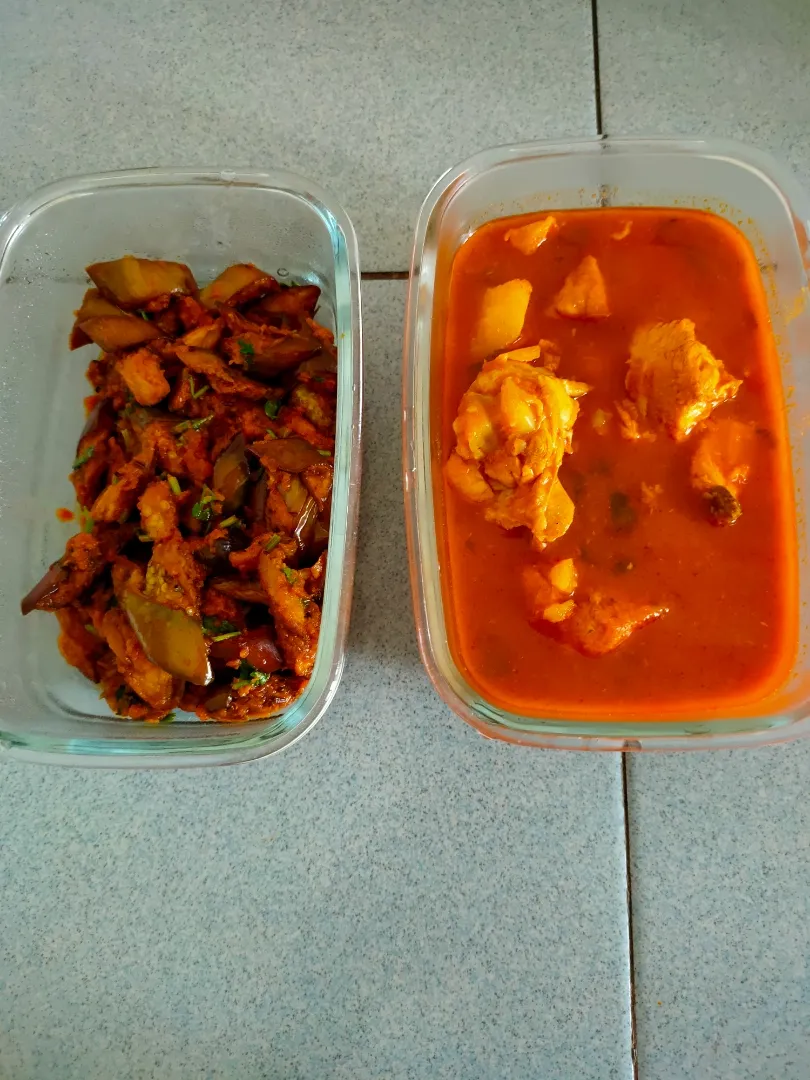 Snapdishの料理写真:eggplant & chicken curry|Gurmeett Kaurさん