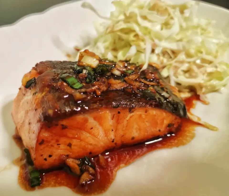 サンドラ リー's dish Salmon with unagi sauce. Quite a match! 😋|サンドラ リーさん