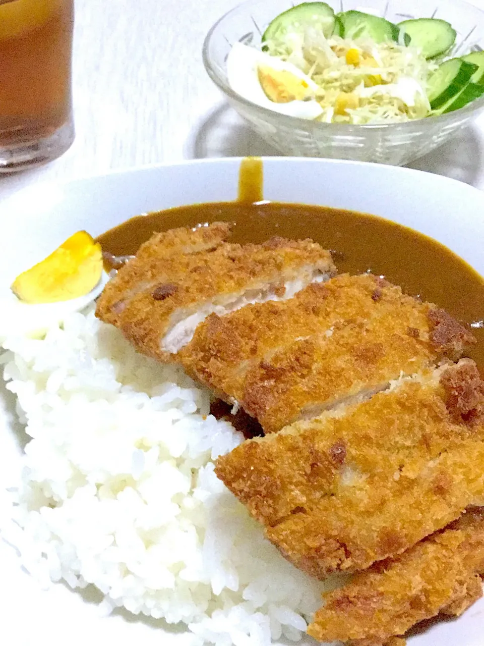 Snapdishの料理写真:暑かったけど、自分を追い込んで揚げた！カツカレー、グリーンサラダ|Ayaさん