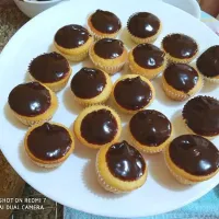 Snapdishの料理写真:Mini cupcakes de naranja con baño de chocolate y ron|leykarさん