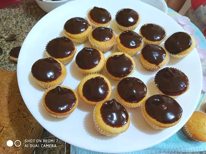 Mini cupcakes de naranja con baño de chocolate y ron|leykarさん