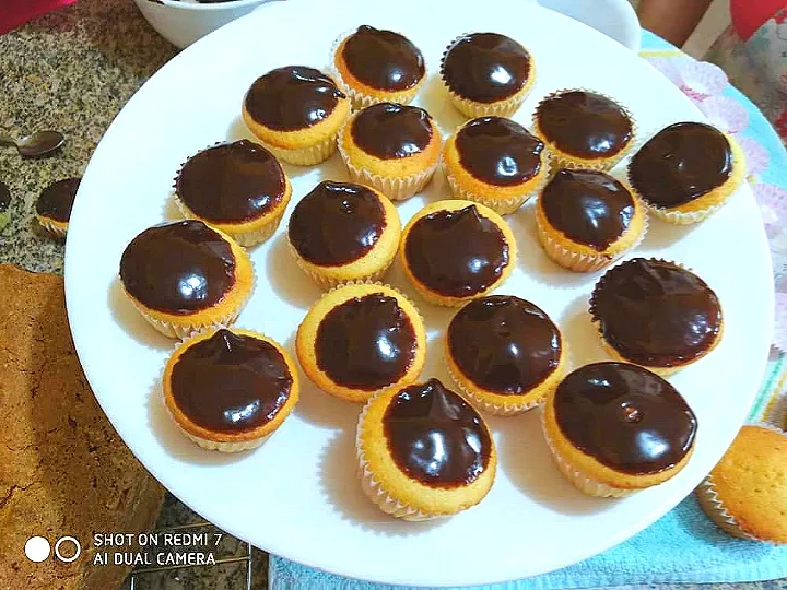 Snapdishの料理写真:Mini cupcales de naranja y baño de chocolate|leykarさん