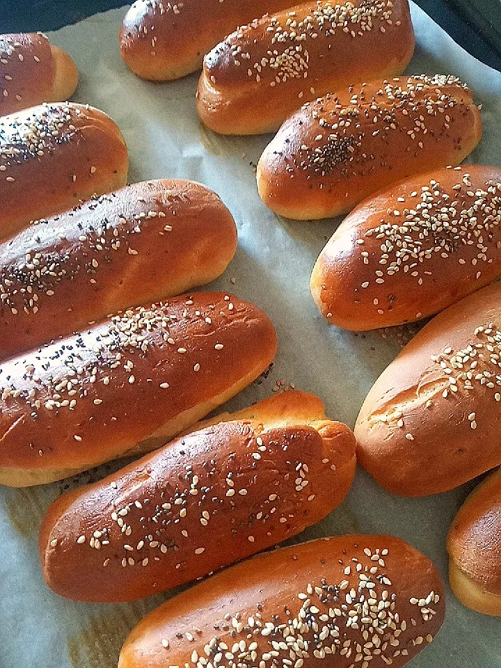 Mini breads for hot dogs...|Basoulita.30さん