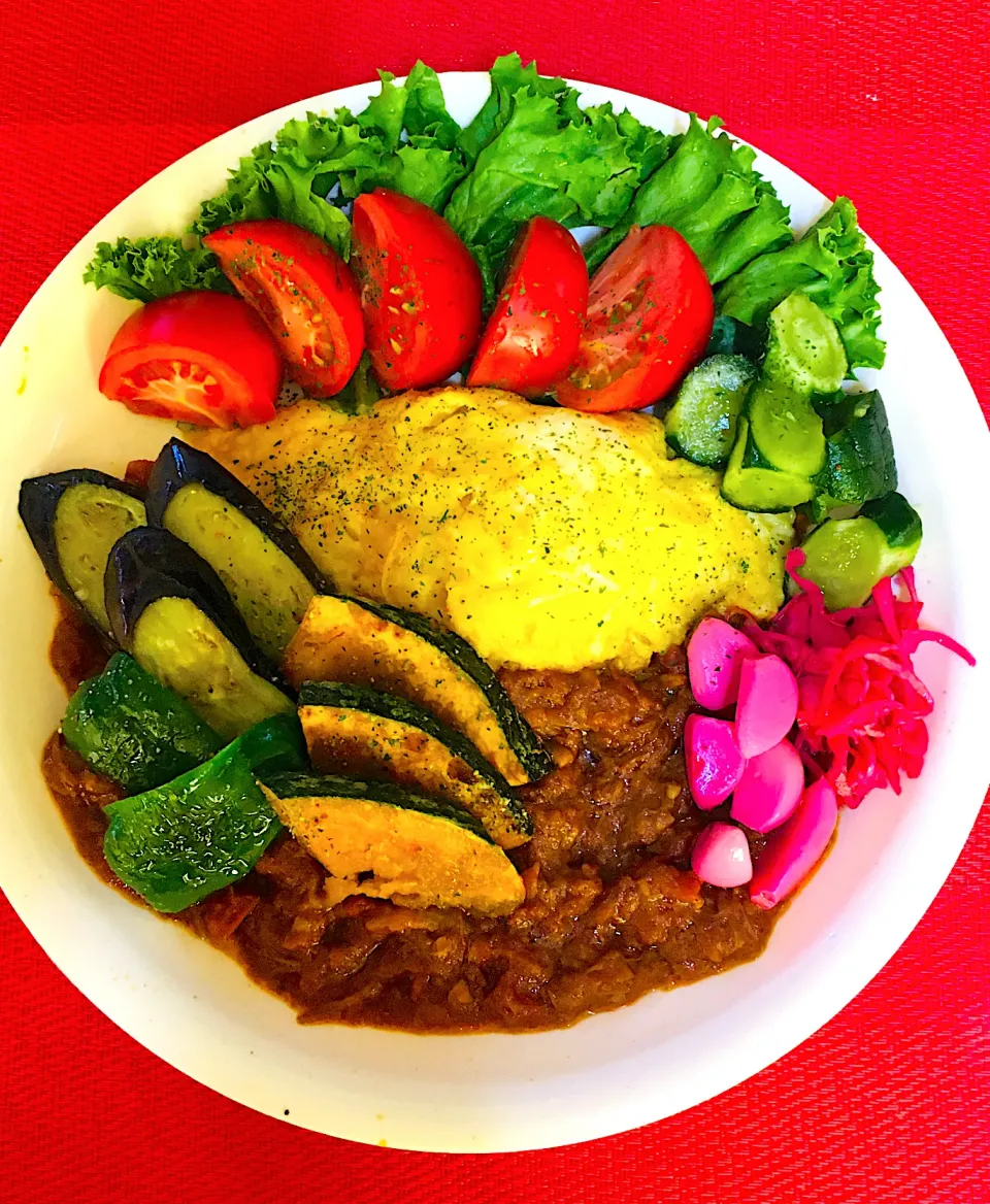 今日のスパイスカレーはオムレツで❤️毎日食べても飽きない笑笑❤️スタミナカレー笑笑💪|HAMI69さん